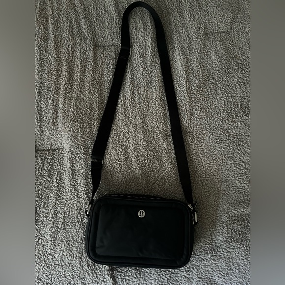 lululemon athletica Bags Lululemon Crossbody Camera Bag Poshmark